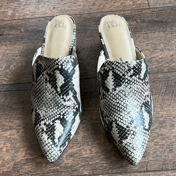 Time and Tru Shoes - Time & Tru Alligator Print Heels size 9